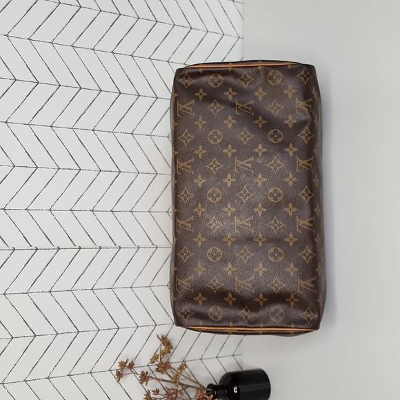 Louis Vuitton Monogram Speedy 35 - Picture 8 of 11